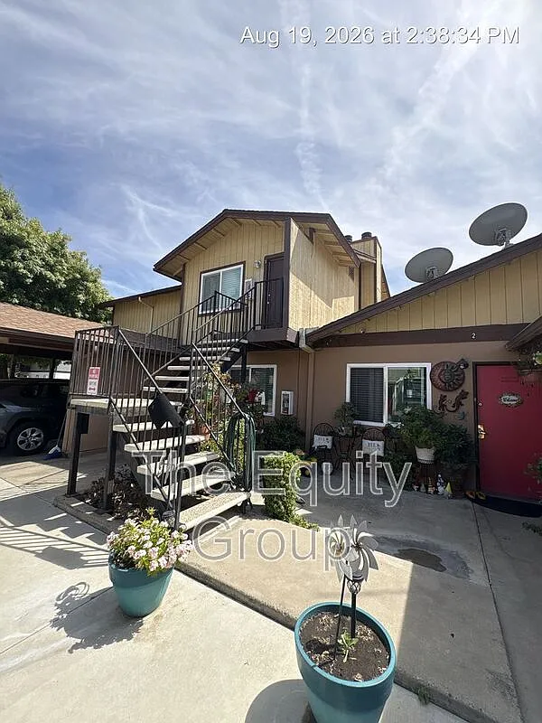 2 bed, 1.0 bath, $1,050 — Photo 1