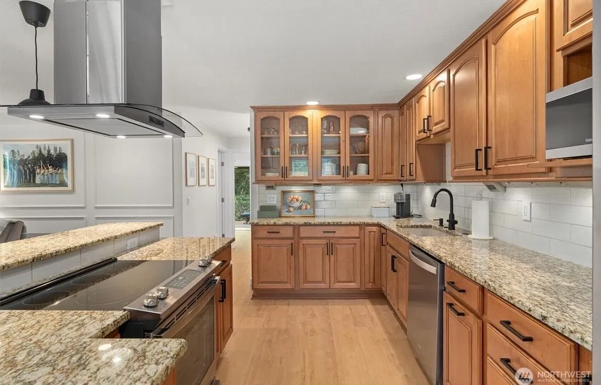 3 bed, 1.5 bath, 1144 sqft, $3,050 — Photo 4