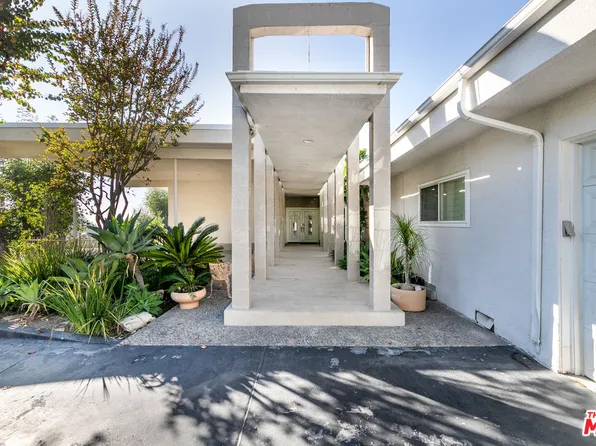 8900 Alto Cedro Dr, Beverly Hills, CA 90210