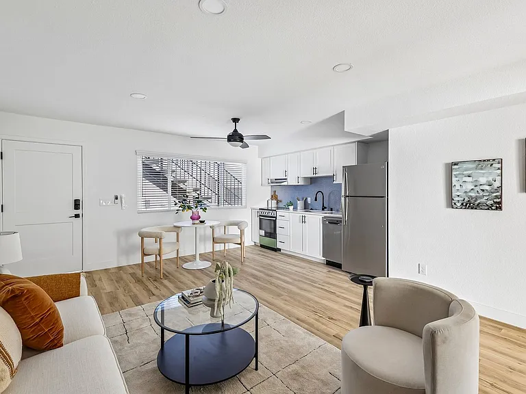 The Crest |NEWLY Renovated Studios, Lofts, 1, 2 & 3 Bedroom Homes Near the Beach — Photo 18