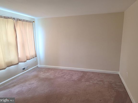 3rd image of 4753 Homesdale Ave
