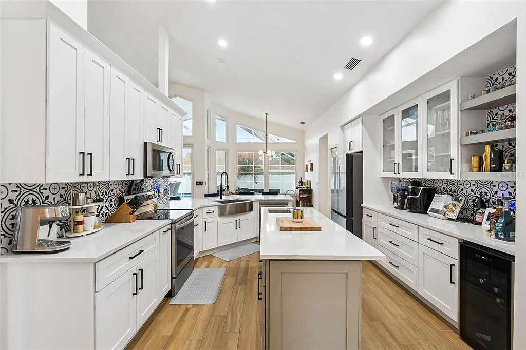 4 bed, 3.0 bath, 2813 sqft, $3,600 — Photo 2