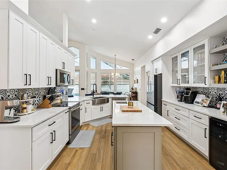2331 Ridgeside Rd — Photo 2