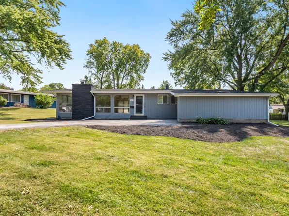 106 Sharon Ln, North Aurora, IL 60542