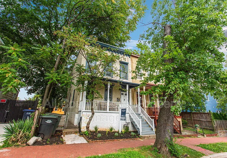2217 14th St SE — Photo 2