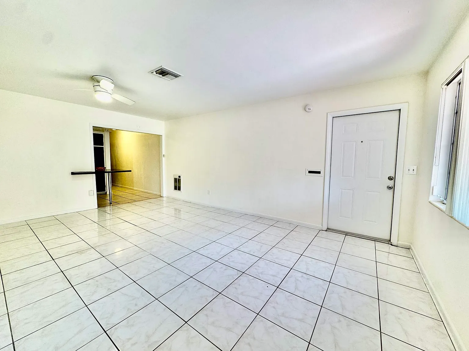 1 bed, 724 sqft, $1,950 — Photo 2