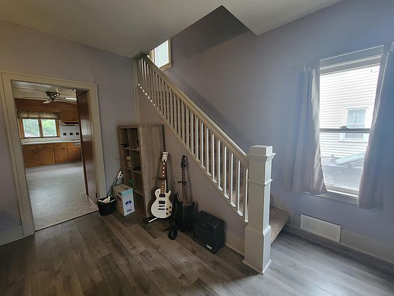 5th image of 407 Caroline St