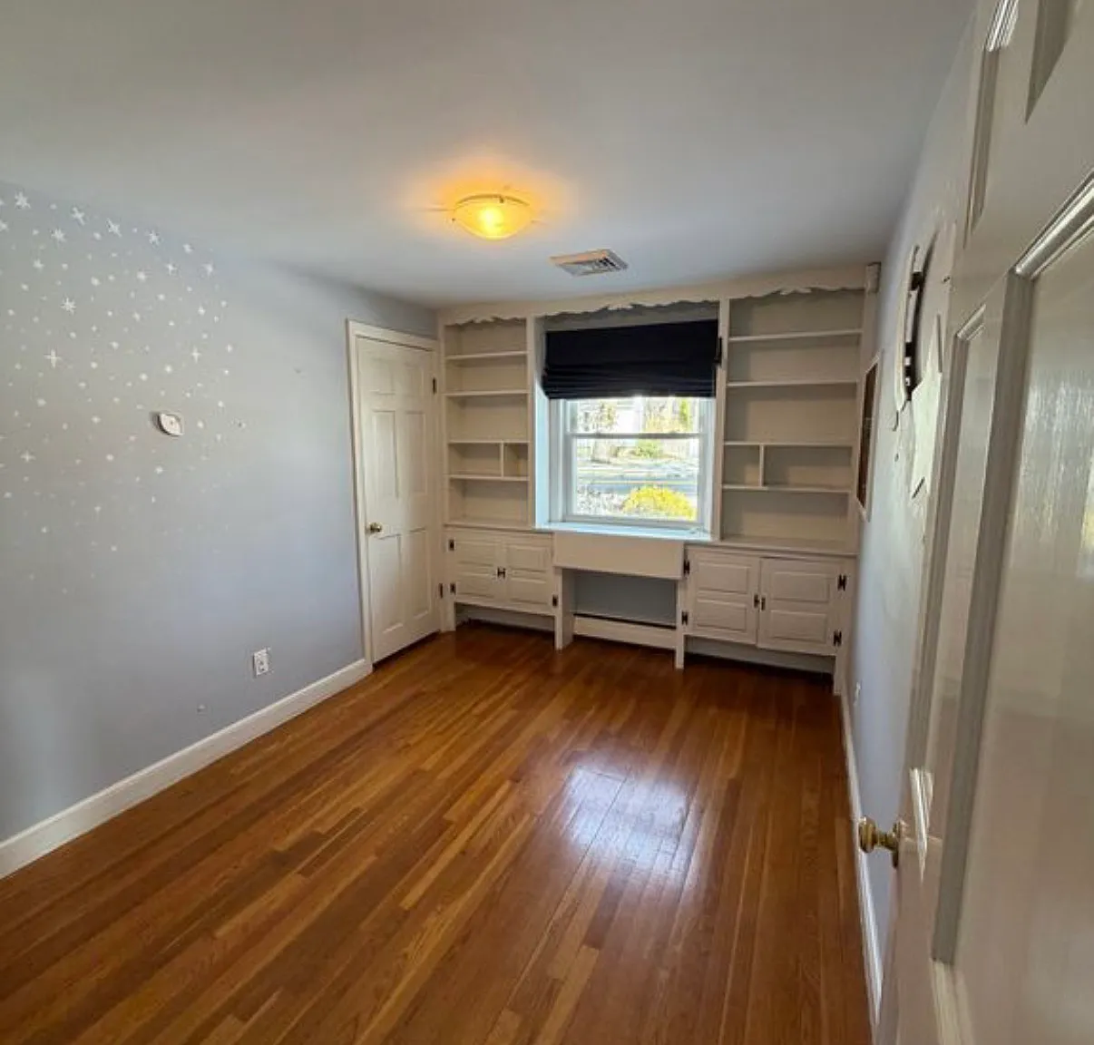 3 bed, 1210 sqft, $1,000 — Photo 1