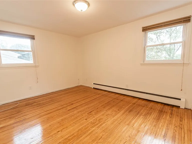 5 Adeane Dr W — Photo 10