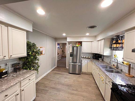 5th image of 3909 Auburn St