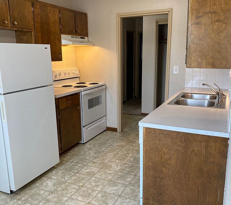 1st image of 601 6th St E APT 18