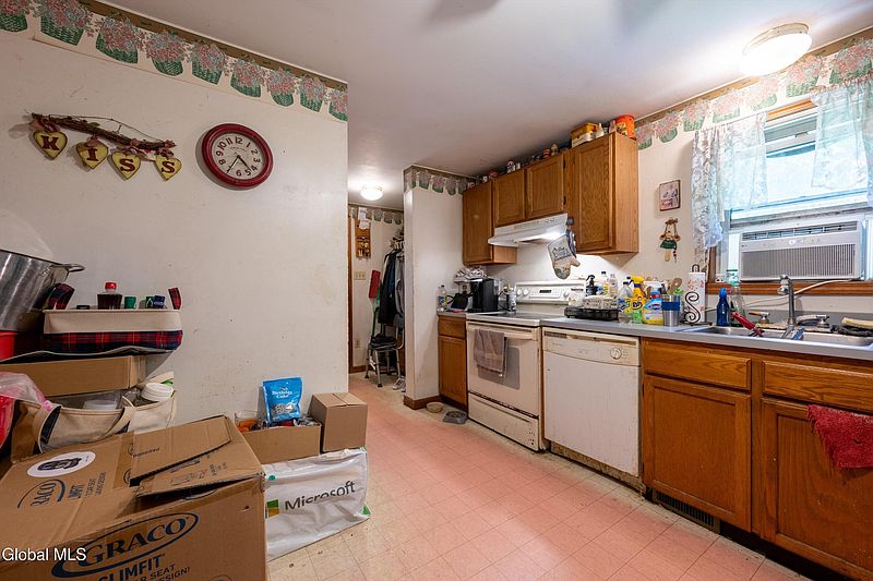 4th image of 118 Eastern Avenue