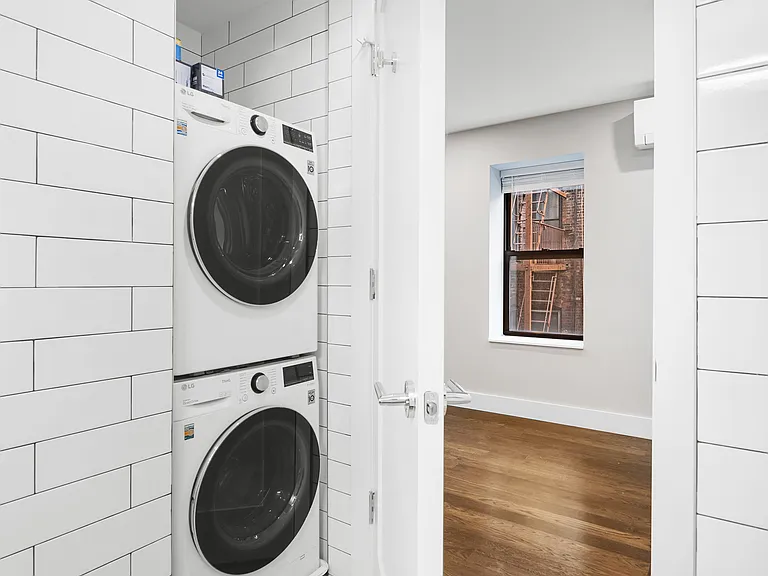 153 E 26th St #5B — Photo 7