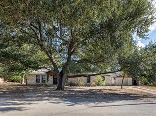 517 1st St, Lexington, TX 78947