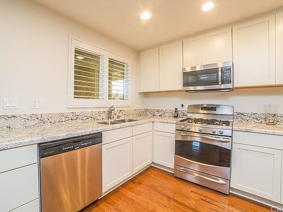 4th image of 10049 Gothic Ave