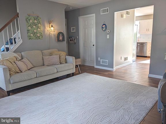 4th image of 714 Fieldstone Ln