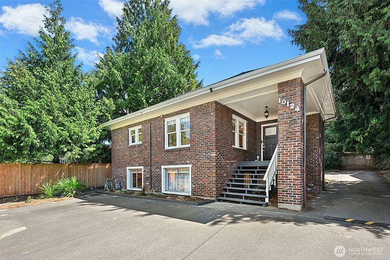 4th image of 10124 3rd Avenue NW