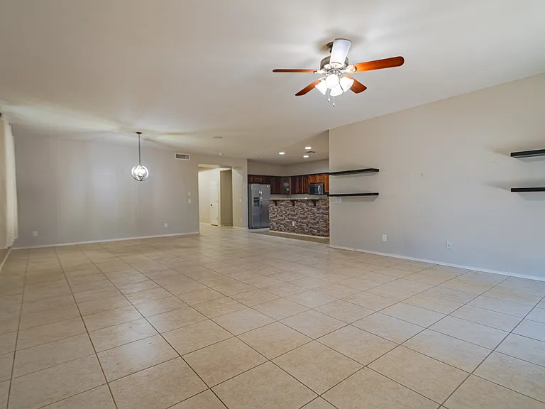 18433 W Sunnyslope Ln — Photo 11