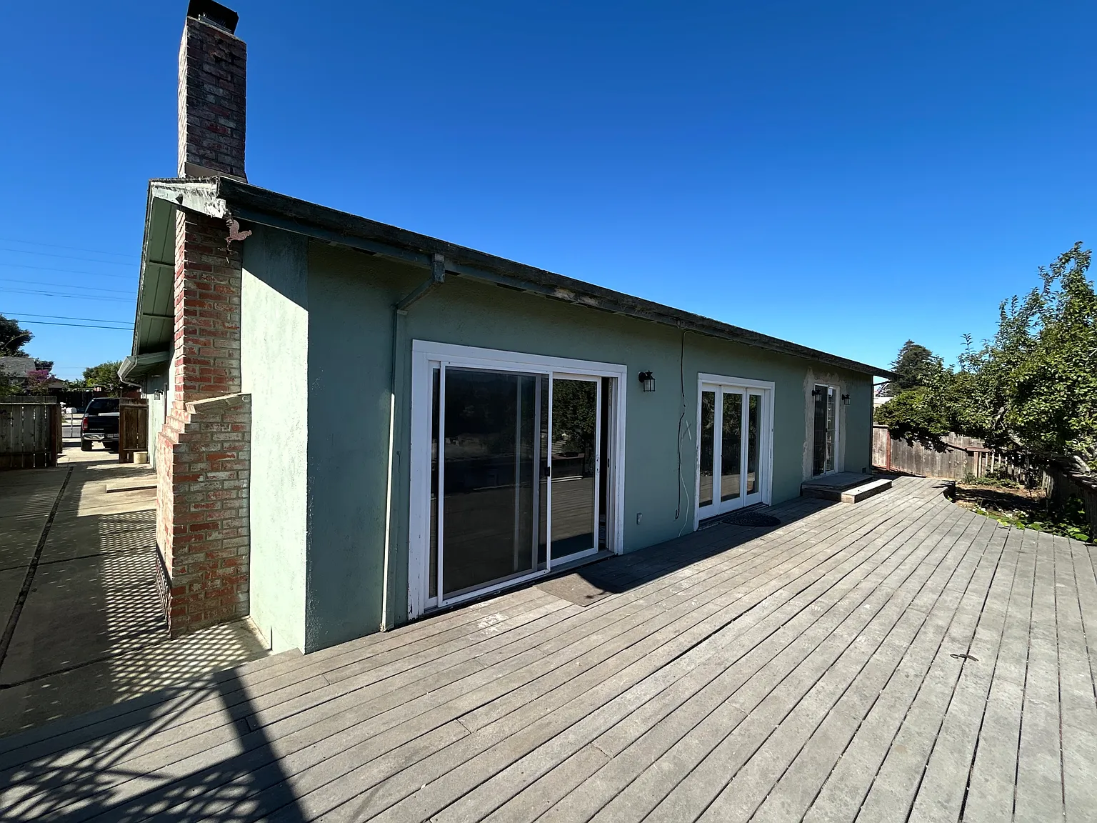 3 bed, 1350 sqft, $4,100 — Photo 3