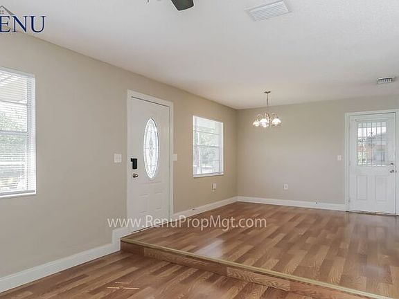 4th image of 970 Ross Ave N