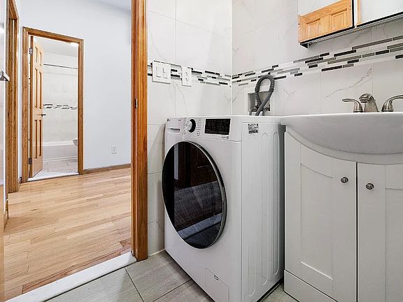3rd image of 1660 1st Ave APT 3R