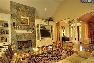 4th image of 23195 Hilliard Blvd