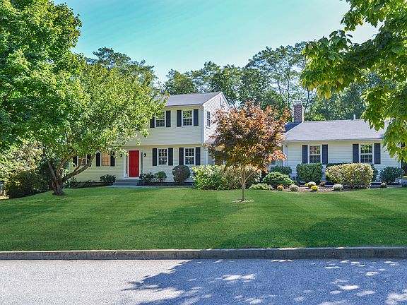 4th image of 30 Huguenot Dr