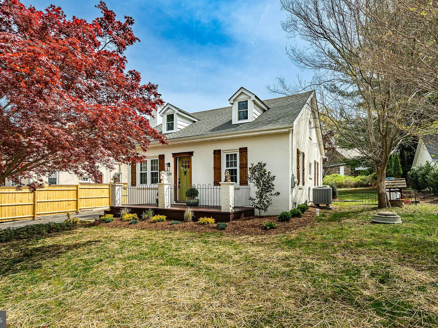 4 bed, 2.0 bath, 2200 sqft, $4,100 — Photo 3