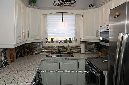 376 Dwight Ave — Photo 6
