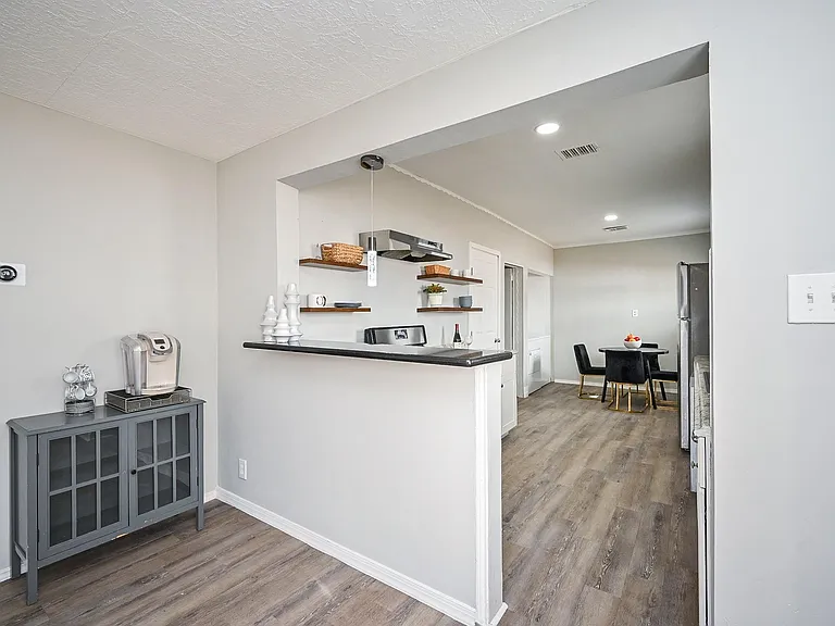 1507 Laird St — Photo 8