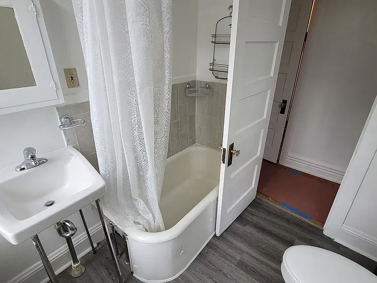 324 Spring St #1 — Photo 14