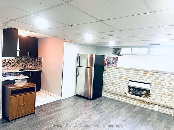 2nd image of 130 Earnscliffe Cir