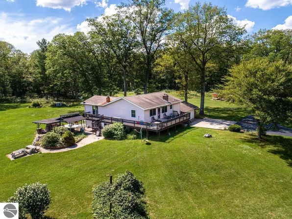 3175 Strand Rd, Muskegon, MI 49445