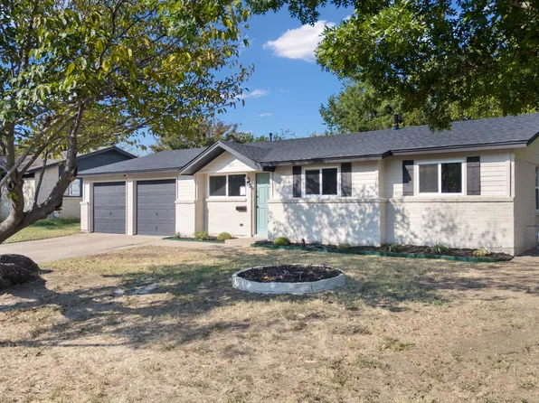 300 NW Summercrest Blvd, Burleson, TX 76028