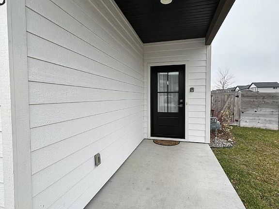 3rd image of 1312 Fozzie Ln #C