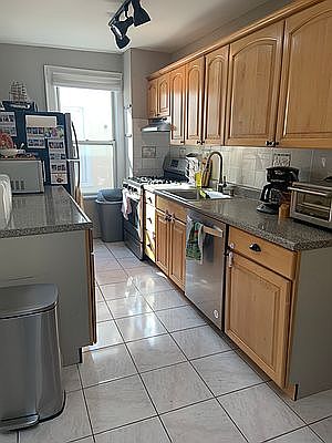4th image of 22-12 Crescent St #2