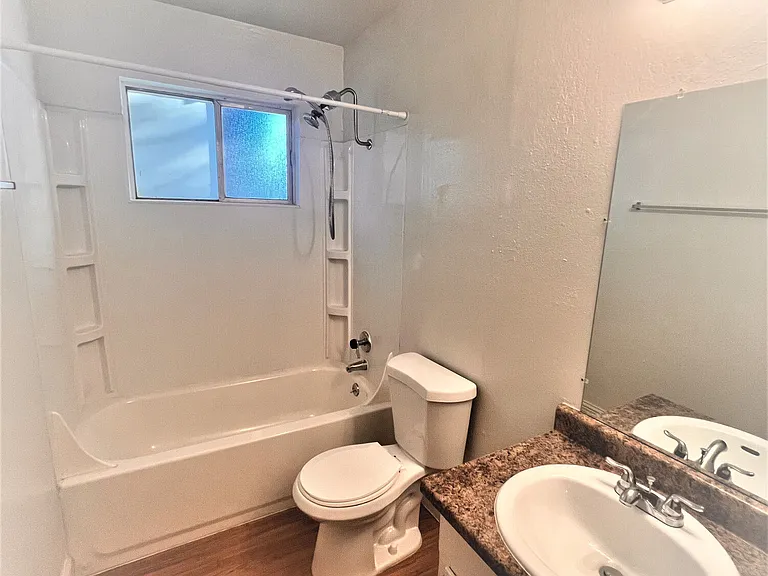 Gold Crossing Apartments — Photo 8