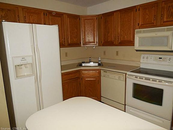 3rd image of 1209 Twin Circle Dr