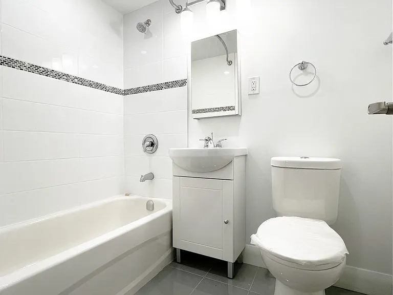 75 Spencer Ave — Photo 10