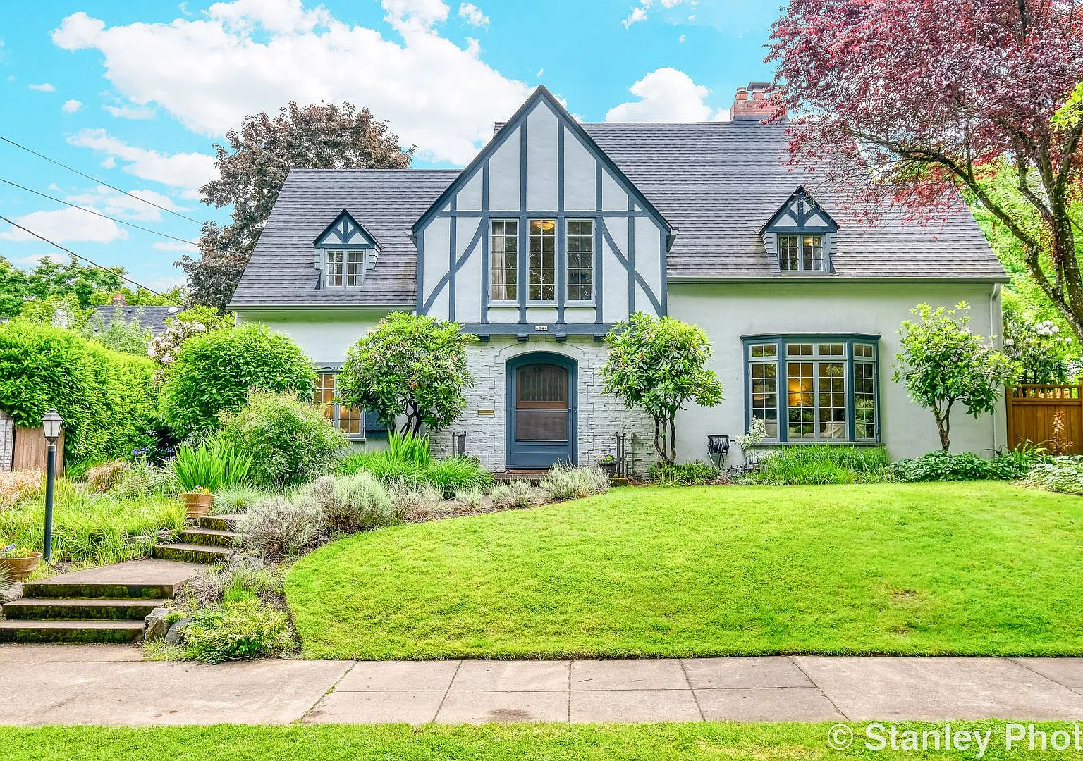 Rare Find! Eastmoreland 5 Bed/4 Bath Home with 3 Car Garage — Photo 2