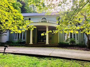 16535 Heatherwood Ln, Chagrin Falls, OH 44023