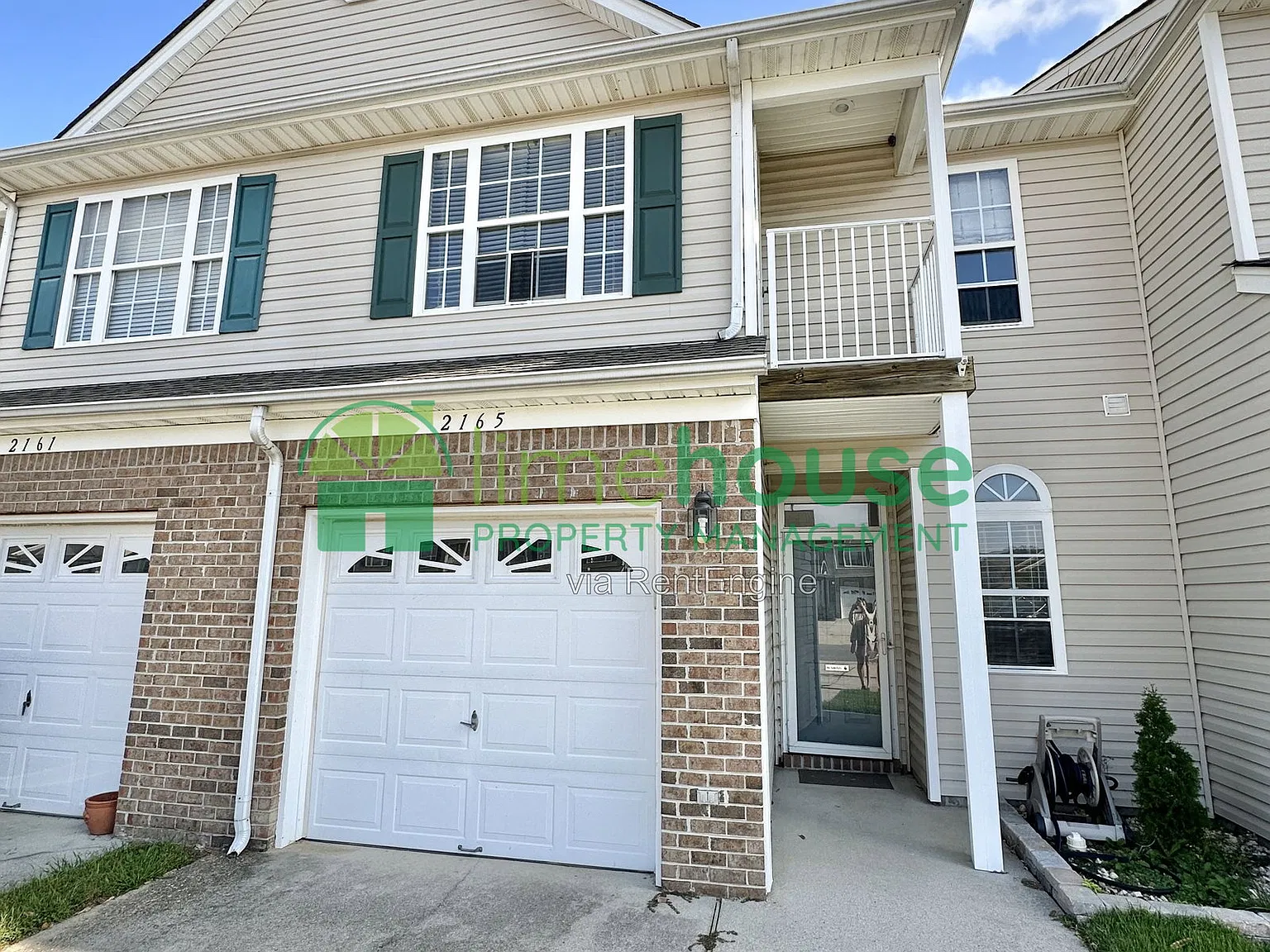 3 bed, 2.5 bath, 1578 sqft, $2,400 — Photo 1