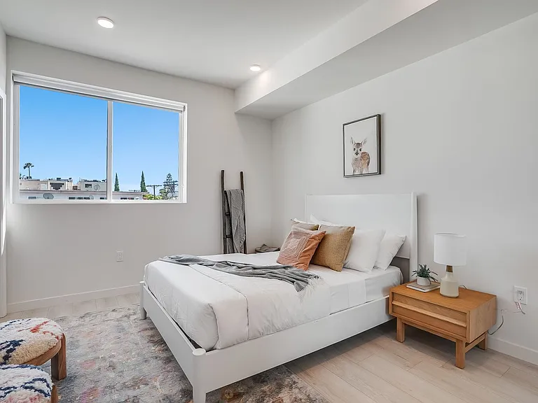 1021 S Shenandoah St — Photo 10