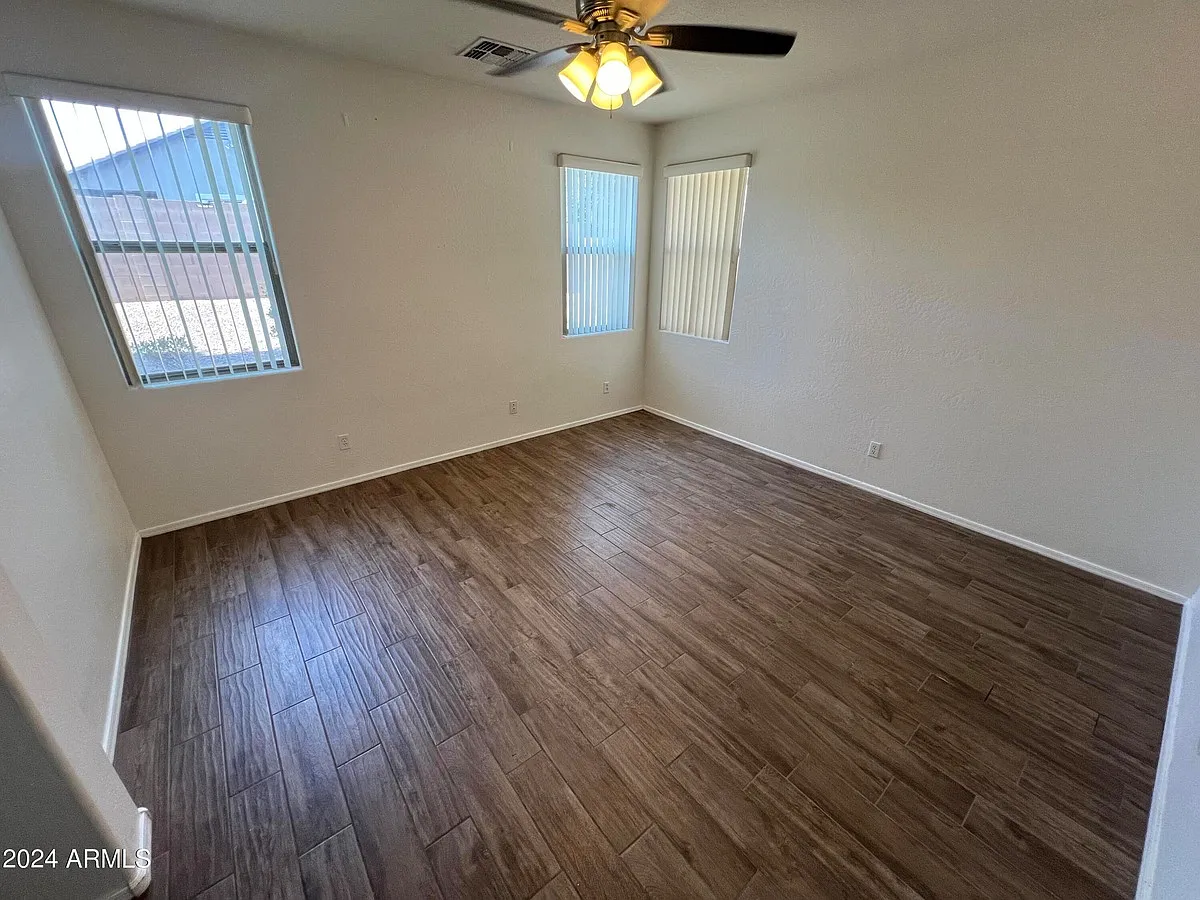 4 bed, 1681 sqft, $1,947 — Photo 4
