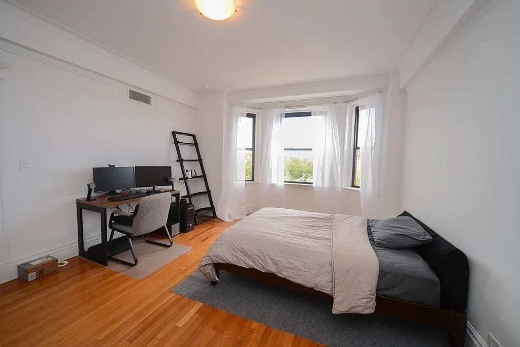 2 bed, 937 sqft, $4,900 — Photo 3