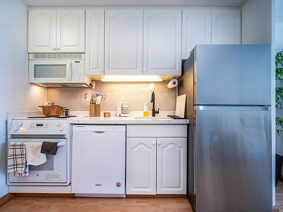 4th image of 2877 Kalakaua Ave APT 102