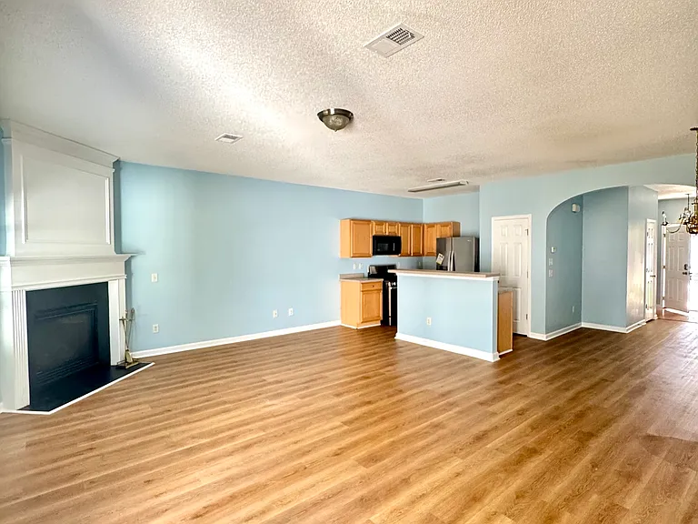 3871 Pleasant Oaks Dr — Photo 3