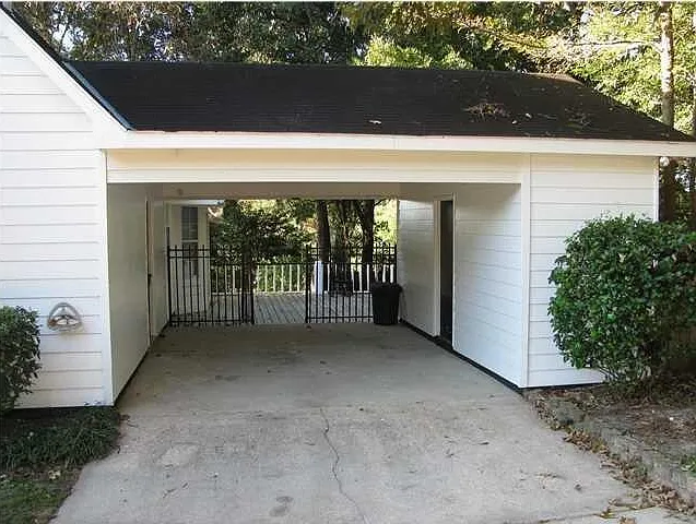 3400 Zephyr Dr — Photo 2