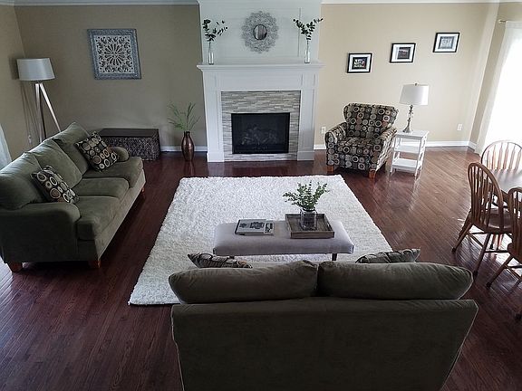2nd image of 937 Spruce Dr