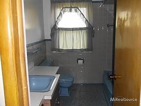 3rd image of 28114 Manhattan St